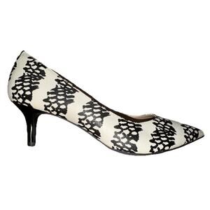 Womens 9 Pointed Toe Kitten Heels Low Black White Ivory Snake Embossed NWOT